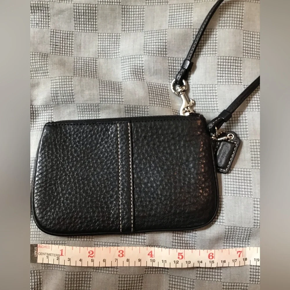 Coach Women's Black Pebbled Leather Wristlet Wallet Casual